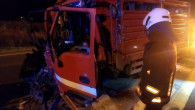Tıra çarpan kamyonetin sürücüsü hayatını kaybetti