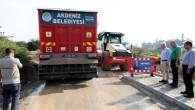 BAŞKAN GÜLTAK, KARACAİLYAS SOĞUK ASFALT SERİM ÇALIŞMALARINI YERİNDE İNCELEDİ