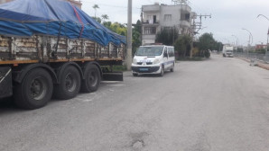 Park halindeki TIR’ın aküsünü çaldılar