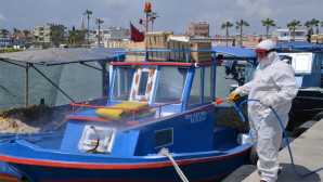 Balıkçı tekneleri ilaçlandı