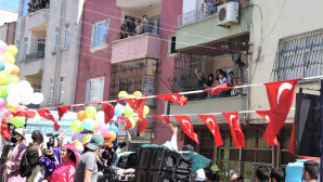 Toroslar’da bayram eğlencesi vatandaşın ayağına geldi