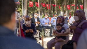 Mersin şehitliğinde hüzünlü ‘Babalar Günü’
