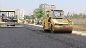 Toroslar’da yol yapım ve asfalt çalışmaları sürüyor