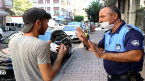 Akdeniz zabıtası, maske takmayanları uyardı