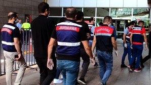 Mersin’de ikisi kamu görevlisi 3 kişi rüşvet iddiasıyla tutuklandı