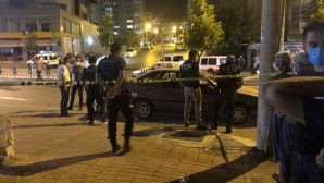 Trafikte tartıştığı kişinin bıçak çektiği polis, silahına sarıldı: 1 yaralı