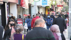 Bakan Koca’nın sürekli uyardığı Mersin’de caddeler tıklım tıklım
