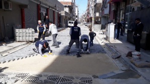Akdeniz’de yol ve kaldırım çalışmaları kesintisiz sürüyor
