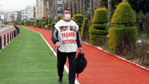 Hayvan haklarına dikkat çekmek için Mersin’den İzmir’e yürüyecek