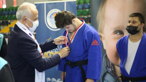 Akdeniz belediyesinden down sendromlu milli sporcularla etkinlik