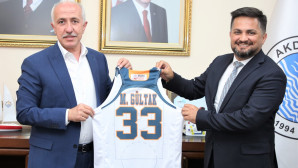 Mersin siyasetinde iç ısıtan paylaşımlar