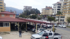 Oto galeriye silahlı saldırı: 1 ölü, 2 yaralı