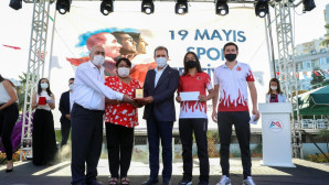Büyükşehir Belediyesi sporculara 419 bin 640 TL para ödülü dağıttı