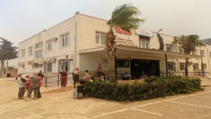 Yangın nedeniyle evlerinden tahliye edilenler okullara yerleştiriliyor