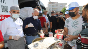 Başkan Gültak’tan kurbanlık için gelen vatandaşa çorba ikramı