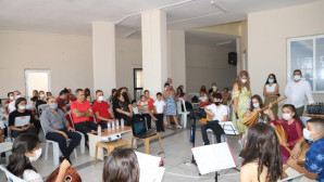 Karacailyas Kültür ve Sanat Evi kursiyerleri hünerlerini sergiledi