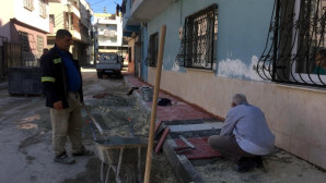 Akdeniz’de sokaklar asfalt ve kilit taşı ile yenileniyor