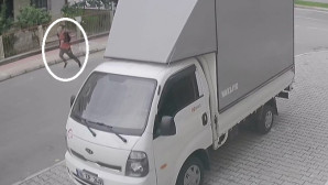 Genç kız kapkaççının peşinden koştu ama yetişemedi