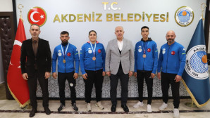 Başkan Gültak’tan şampiyon sporculara ödül