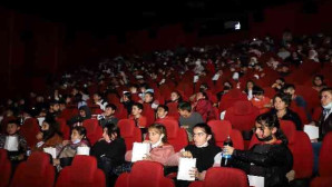Akdeniz Belediyesi, öğrencilere sinema keyfi yaşattı