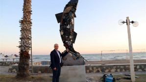 Sardalya heykeli Karaduvar’ın simgesi oldu