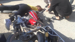 Otomobile çarpan motosikletin sürücüsü yaralandı