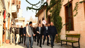 Vali Pehlivan, tarihi yapılardaki restorasyon çalışmalarını inceledi