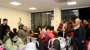 AKDENİZ BELEDİYESİ YARDIM KAMPANYASI BAŞLATTI, TÜM KAPILARINI DA VATANDAŞLARA AÇTI