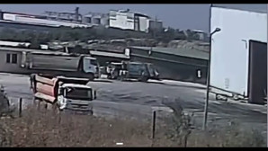 VANDALLIK.. ÇİRKİN SALDIRI…BÜYÜKŞEHİR ÇALIŞANI 2O KİŞİ AKDENİZ BELEDİYESİ ÇALIŞANI 2 KİŞİYİ DARBETTİ