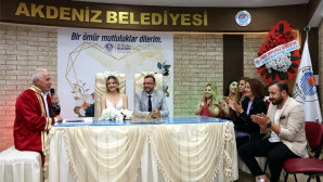 AKDENİZ’DE 4 BUÇUK YILDA 9 BİNİ AŞKIN ÇİFTİN RESMİ NİKÂHI KIYILDI