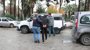 YAKALANAN HIRSIZ BAŞKA SUÇLARDAN DA ARANIYORMUŞ