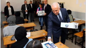 “HAYDİ GENÇLER, KOŞARAK ÜNİVERSİTEYE”