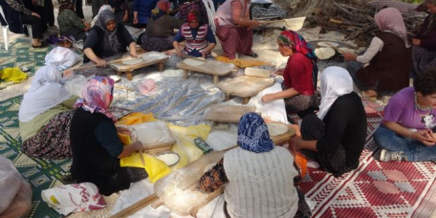 Yörük köyünde imece usulü yöresel yemeklerle gastronomi şenliği