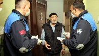 Akdeniz Belediyesi zabıta ekipleri yaşlıların hizmetinde