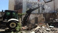 Akdeniz’de iki metruk bina daha yıkıldı