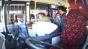 Otobüs şoförü, fenalaşan yolcuyu hastaneye yetiştirdi