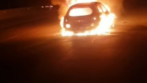 Otomobil otoyolda alev alev yandı