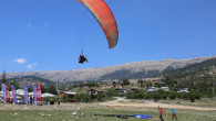 Torosların zirvesinde yamaç paraşütü yarışması