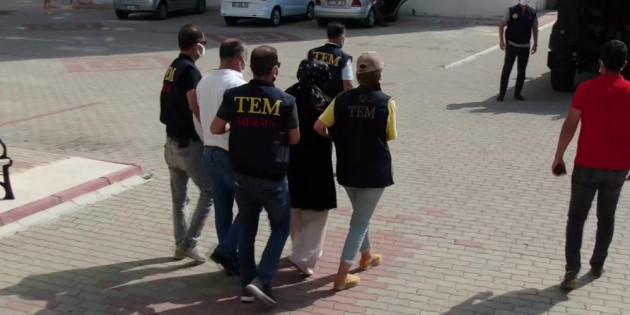 FETÖ hükümlüsü ihraç polis memuru ile öğretmen yakalandı