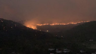 Yangın 13 saattir sürüyor: Alevler geceyi aydınlattı