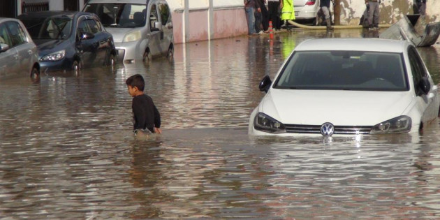 Silifke’de yağışla birlikte ev ve iş yerlerini su bastı